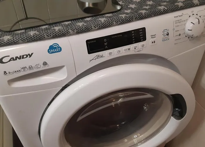 À Deux Pas ...